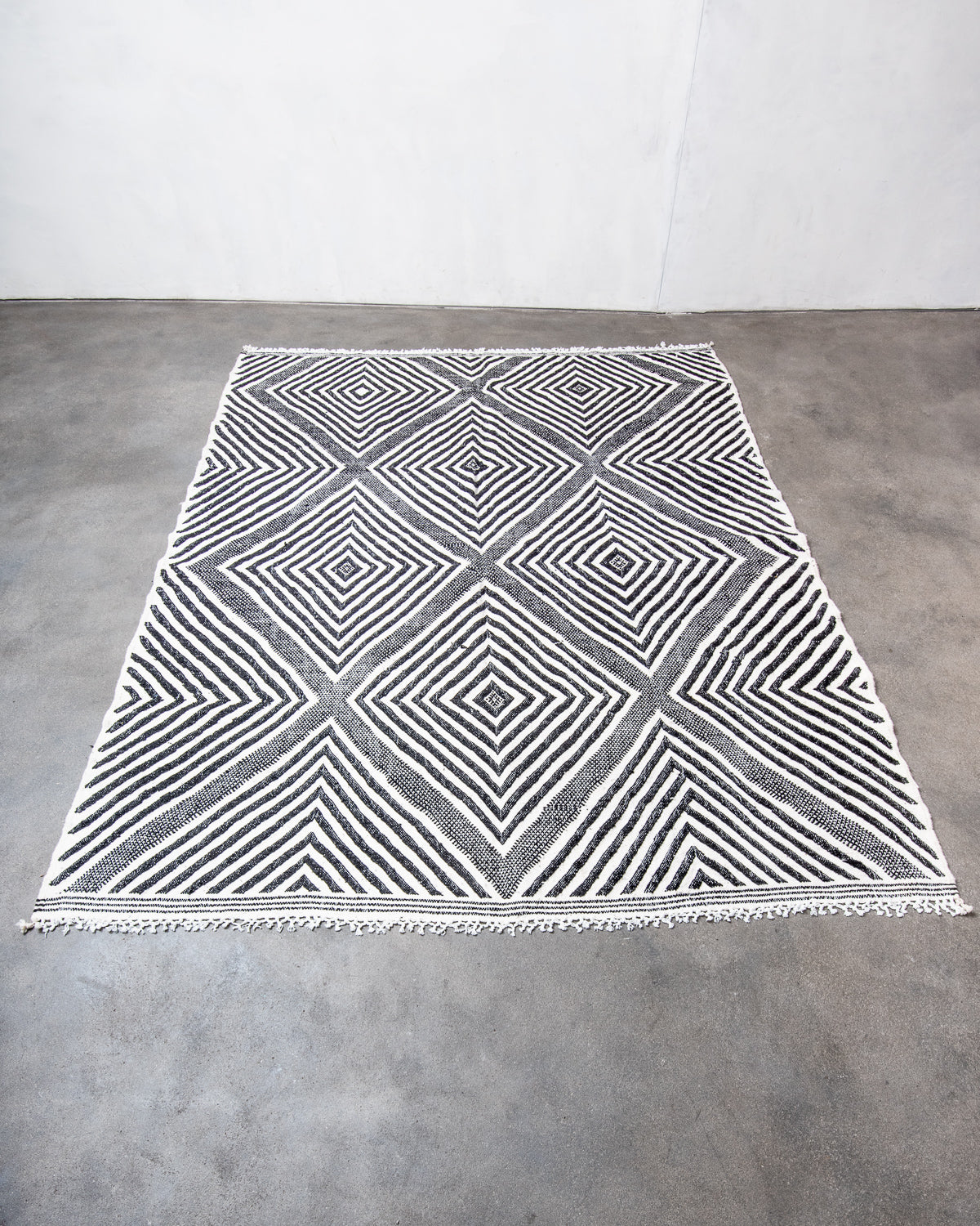 Modern, handcrafted Berber rug from Morocco. Flat-woven Kelim carpet in black and white design. Made of 100% wool.
